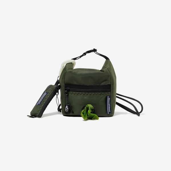 HUGG POUCH TAKES HANDS