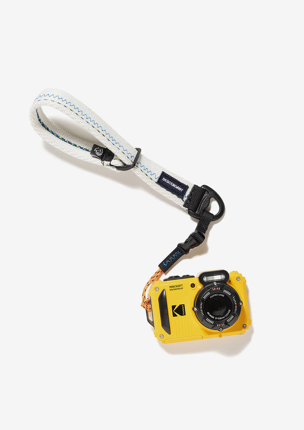 MOORING STRAP TAKES HANDS