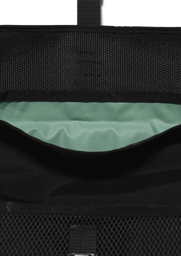 PANNIER BAG TAKES HANDS